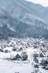 不愧是降雪量豐富的雪國，不用大老遠跑去北歐，來日本就有美成童話的雪景！