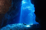 沖繩青之洞窟實測｜新手浮潛不踩雷！藍光秘境太震撼✨