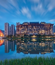 廣州融創施柏閣酒店2天1晚雙人套票（房+早餐+初級不限時滑雪+融創樂園套票）