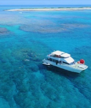 【那霸出發】沖繩慶良間群島半日遊-下午場：浮潛&餵魚體驗&海上拖拽傘（含免費往返接送&攝影）
