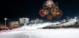 首爾滑雪一日遊實測｜洪川大明+魚飛溪谷冰川！藍海取景地超抵玩✨
