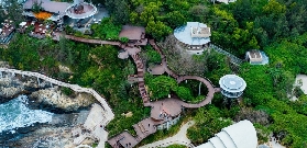 惠州牛頭嶺實測｜夏日避暑超抵！一半海水一半懸崖嘅礁石酒吧太chill✨