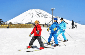 東京出發富士山滑雪一日遊實測｜超抵玩！雪場+溫泉避坑懶人包✨