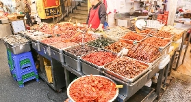 首爾廣藏市場美食挑戰｜12道地道味！集章換紀念品超抵✨