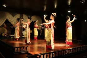 清邁康托克帝王餐實測｜躺成帝王看歌舞！3個避坑要點別踩雷✨