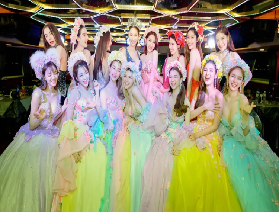 蒂芬妮選美皇後齊聚！全明星號海鮮盛宴 + 人妖秀，解鎖芭提雅夜的極致浪漫！