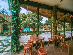 曼谷必打卡！漂浮在水上的夢幻泡泡屋餐廳，隨手拍出童話大片！