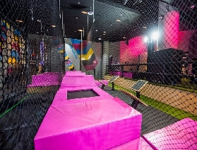 曼谷室內蹦床樂園：全齡段的歡樂彈跳天堂