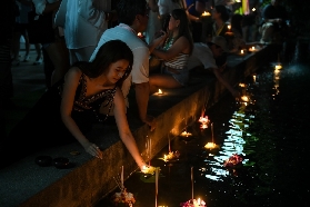 2026清邁天燈節｜親手放天燈的夢幻體驗超讚✨ 蘭納文化太迷人！