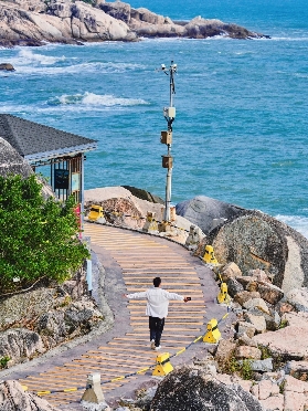 惠州雙月灣酒店| 雙床海景房承包全家歡樂！無限次礁石酒吧 + 湯浴 + 旅拍，解鎖雙月灣完美假期