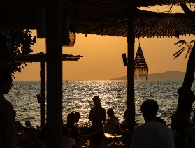 芭堤雅氧氣綠洲海景餐廳體驗指南：日落海景、打卡技巧與美食推薦