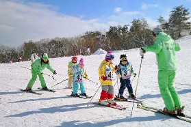 想在日本學滑雪？日本箱館山滑雪課程全攻略：初學者與親子首選！
