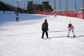 2025韓國伊利希安江村滑雪場全攻略（含雪具、交通、雪場、滑雪課、開板時間）