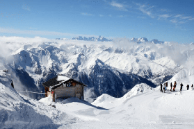 2025日本粉雪終極指南：從北海道到長野，滑雪場選擇、費用、交通住宿與必體驗全解析