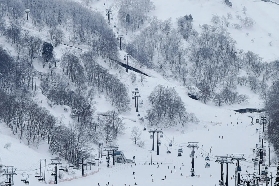 白馬五龍滑雪場門票購買指南：2025-2026雪季季票價格與新手首選超值二日遊行程全解析