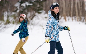 日本滑雪初體驗：北海道札幌國際滑雪場全攻略！人少粉雪暢滑，附交通裝備指南