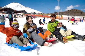 日本冬日滑雪推薦：富士山滑雪 + 草莓採摘一日遊