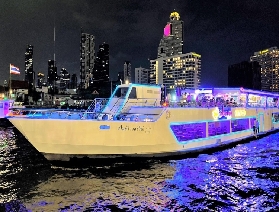 夜遊湄南河選它！微笑號遊船的 2 小時：吹著晚風看地標，邊吃自助邊看表演