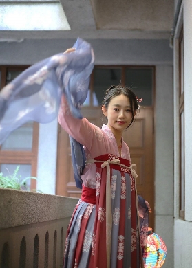 臺北大稻埕漢服體驗｜實測！穿漢服逛老街+吃小吃的隱藏亮點🤩