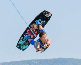 臺北微風運河寬板滑水實測｜5歲到65歲都能玩？安全到炸！✨