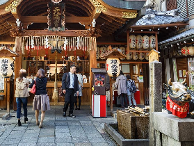 京都錦市場半日遊實測｜4個隱藏玩法+避坑指南不踩雷💡