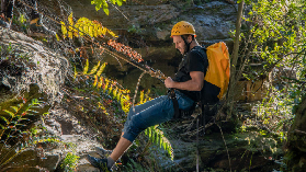 藍山峽谷探險初體驗｜30米垂降+侏羅紀雨林超讚！避坑指南看這篇