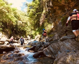 臺東桑樹溪溯溪實測｜秘境瀑布+魯凱族文化+阿粨午餐超讚✨