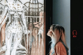 阿姆斯特丹Moco博物館門票實測｜4個實用建議+必拍亮點｜夜間參觀超讚！