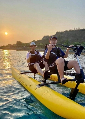小琉球水上自行車實測｜不用會遊泳也能玩！親子情侶都超讚💦