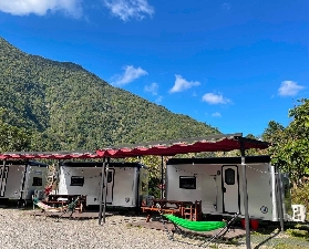 宜蘭露營實測｜那山那谷空手露營超讚！泰雅帳vs露營車怎麽選？