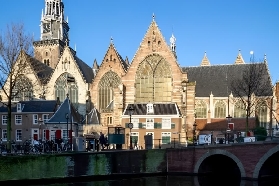 阿姆斯特丹老教堂實測｜700年古跡藏當代藝術！紅區裏的神聖反差✨