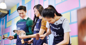 【實測】吉隆坡必玩！皇家雪蘭莪錫器工作坊｜親手做錫碟+拿證書超抵✨