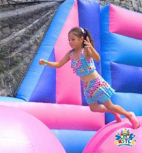 八打雁J城堡實測！全菲最長充氣無邊泳池太狂了吧🤩