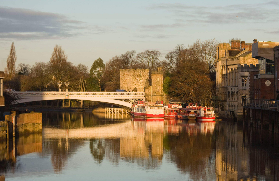 約克烏斯河遊船初體驗｜頂層甲板看全景超讚！船長解說超夯💡
