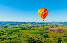 黃金海岸熱氣球之旅：空中翺翔+葡萄園早餐+羊駝互動全攻略