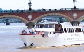 波爾多河遊實測｜複古遊艇+葡萄酒+可麗露，浪漫到哭💦