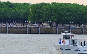 波爾多必玩！複古遊艇河景+葡萄酒體驗｜實測避坑全攻略✨