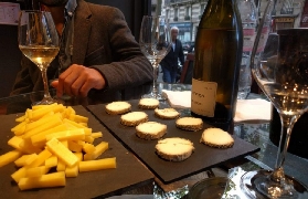 巴黎葡萄酒起司體驗實測｜8人私密酒窖+3酒2起司超讚🤩