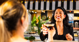 黃金海岸夜遊船推坑｜情侶約會/家庭同歡必衝！隱藏吃法大公開🤩