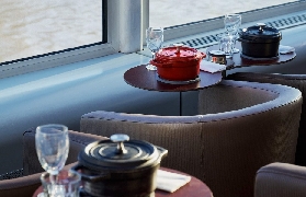 巴黎塞納河晚餐遊船實測｜3道菜+埃菲爾夜景超抵！避坑指南收好✨