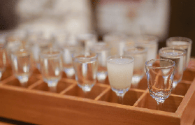 京都清酒徒步實測｜18款酒喝到微醺！神社地下水超解膩🥂