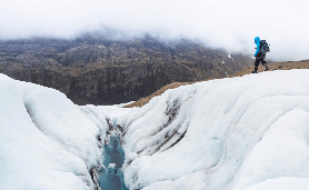 冰島冰川徒步初體驗｜踩冰爪走法爾冰川，導遊講解超讚🌊