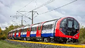 倫敦皮卡迪利線全新列車預計2026年底登場 提供冷氣與貫通車廂體驗