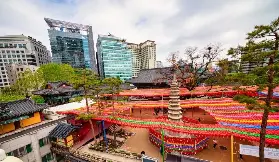 首爾鐘路區散步慢遊提案：景福宮星光夜行、曹溪寺賞荷與四季之美景點推薦