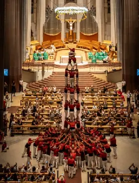 巴塞隆拿聖家堂舉行疊人塔表演：慶祝 Nens del Vendrell 團隊成立一百週年紀念活動