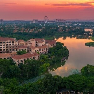 清遠美林湖溫泉大酒店溫泉套票（雙人自助早餐+雙人無限次溫泉+獅子星寶貝樂園）
