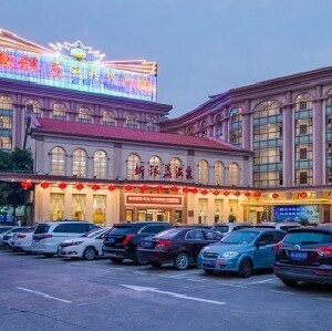 清遠新銀盞溫泉度假村美食套票（雙早+雙人溫泉+贈送房間飲料小吃）