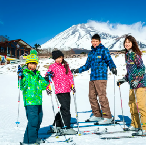 東京出發 | 富士山Yeti滑雪場 & 溫泉飯店 & 忍野八海 & 河口湖 & 新倉山公園二日遊（每日發團，4人成行）