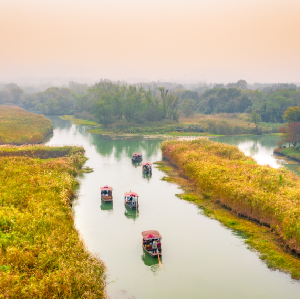 杭州西溪國家濕地公園北門搖櫓船票(含文創花燈/口紅2選1)