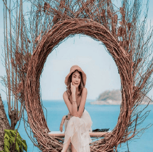 布吉島巨石海灘秋千